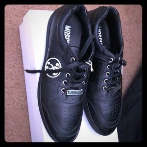Men Black moschino low sneakers